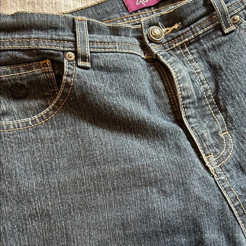 Gloria Vanderbilt Classic Dark Wash Straight Leg  5 pocket Mom Jeans